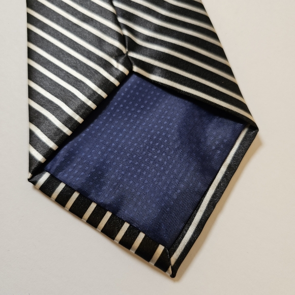 Benchi black and white stripe men's tie - Picture 5 of 6